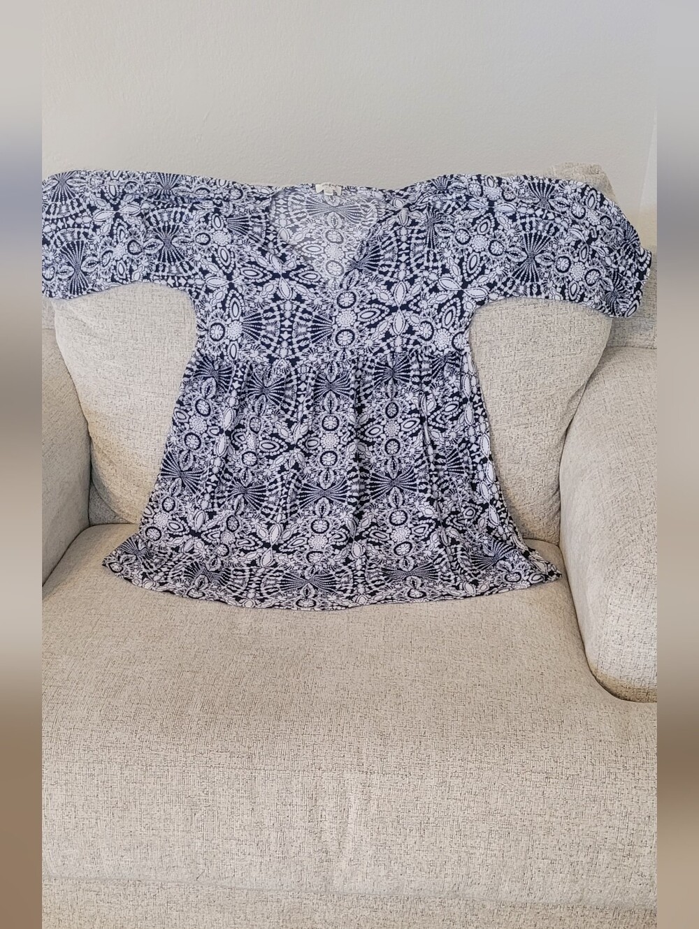 Umgee Blue and Cream Geometric V-Neck Tunic EUC